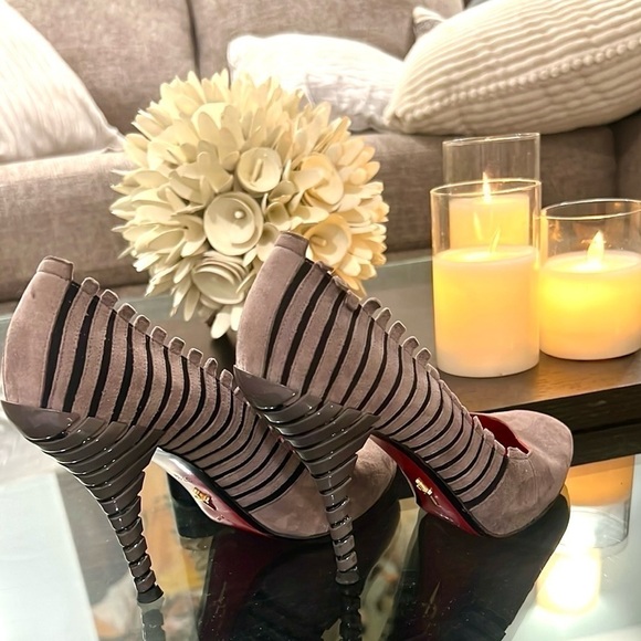 🔥Cesare Paciotti, Exquisite Suede Heels in Soft Charcoal,Woman’s Size 37.5, EUC - Picture 3 of 10